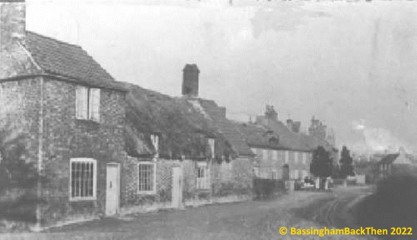 c1910s High Street - southern end (thatch)